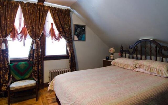 Bibis Garden Bed and Breakfast