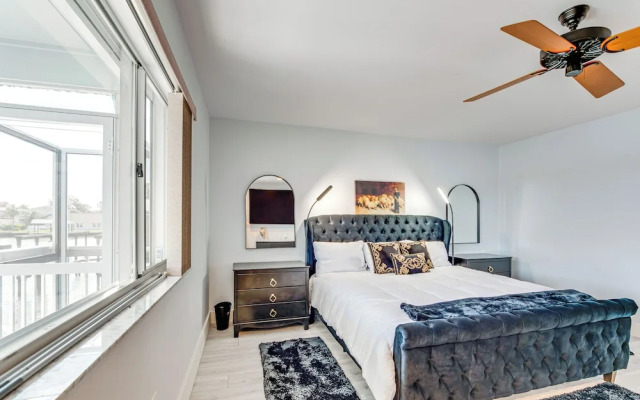 Waterfront Gem: Crystal River Family Home