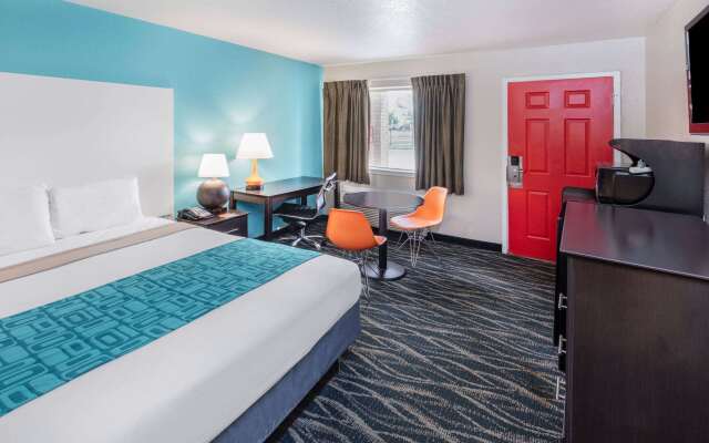 Howard Johnson by Wyndham Houston Hobby Airport