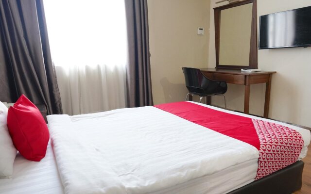 OYO 43987 Season Inn