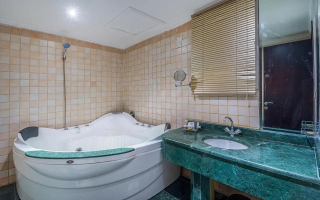 Al Muhaidb Al Malaz - Al Jamiah