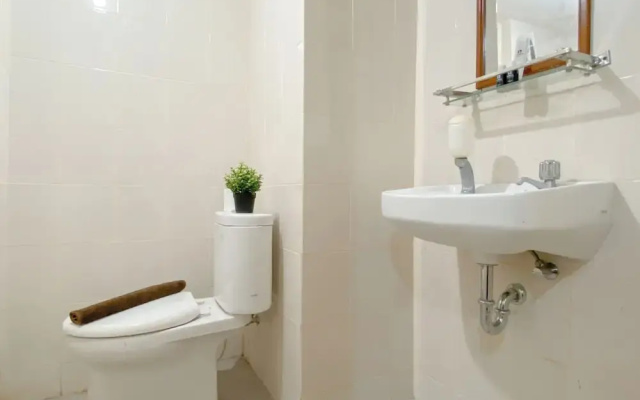 Studio Near Rajawali Station At Amethyst Apartment