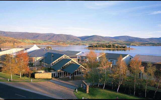 Horizons Lake Jindabyne