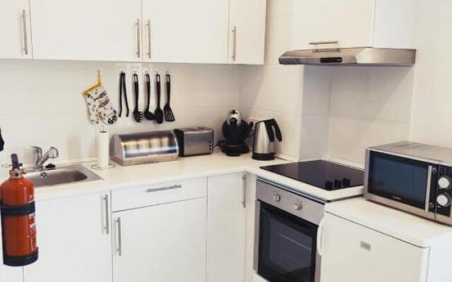 Moradia Geminada V0 - Localização Central - Casa Inteira