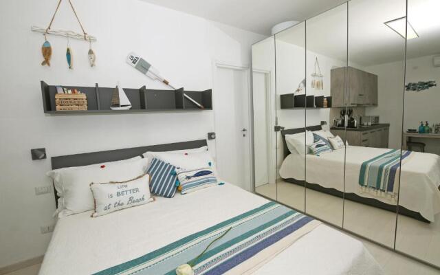 Apartment A lago, private beach and parking