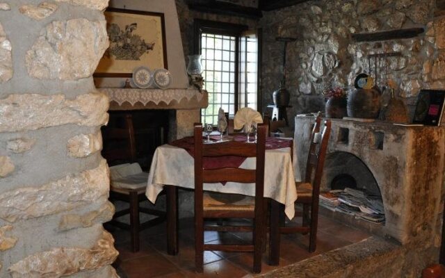 Al Piccolo Borgo Locanda Con Alloggio