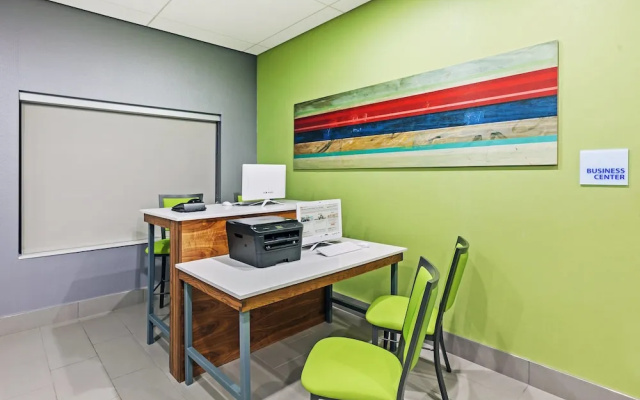 Holiday Inn Express & Suites Perryton