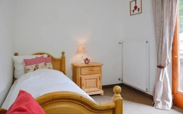 Dreimäderlhaus am Berg