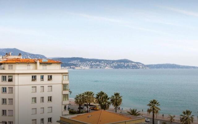 Stunning 2 bed Flat Nice front of the beach Seaview