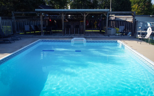 Sunnylea Resort & Cottages