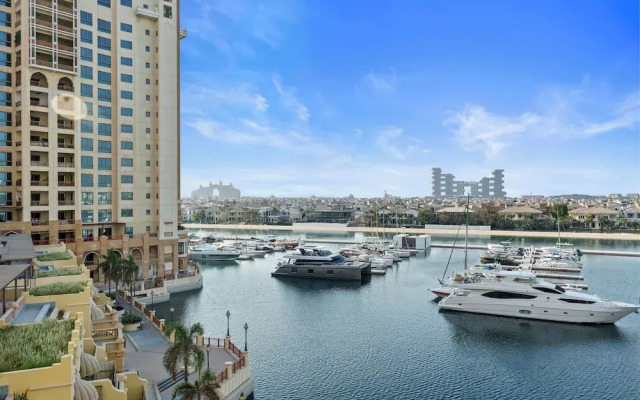 3BR Apt w Direct access to Nakheel Mall