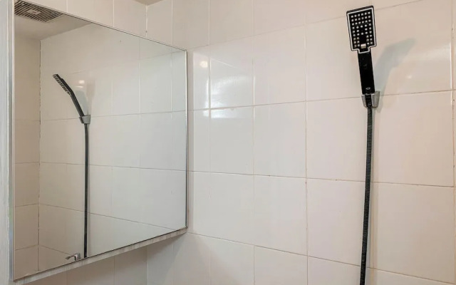 Best And Homey 2Br At Bassura City Apartment