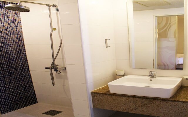 Hotel M