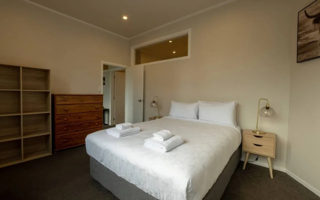 Cool 3 Bedroom Uptown Apartment Close to K Road