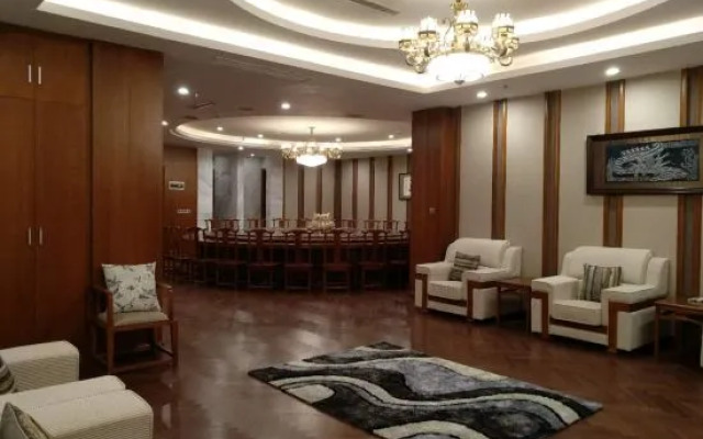 Fufeng Holiday Hotel