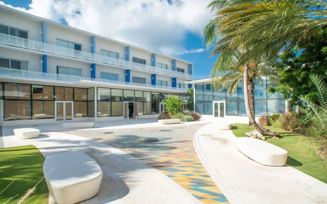 Spacious 1BR 1bth Apt w Rooftop Pool Near Beach