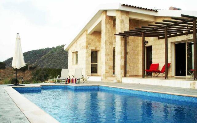 Happy Trails Pomos Panoramic Villa