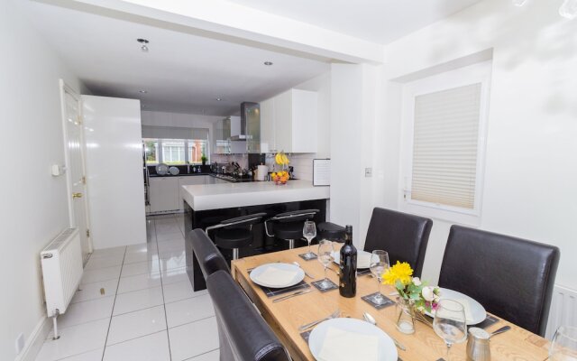 Luxury 5 Bed house in Windsor