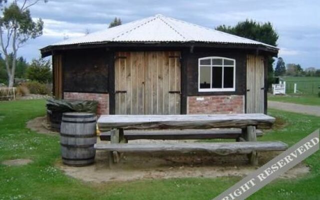 Kelceys Bush Farmyard Holiday Park