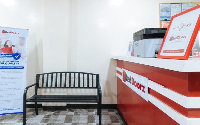 RedDoorz Plus near BGC Mall