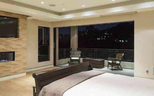 Zorada - Private Hollywood Hills Luxury With Endless Amenities and City Views