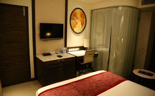 OYO 857 The First Hotel