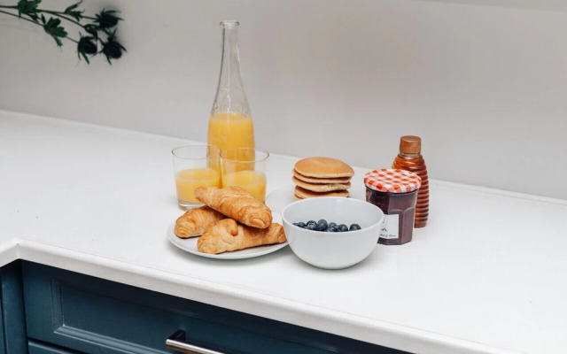 Montpellier House Centrally Located Large Garden - From 300 Per Night