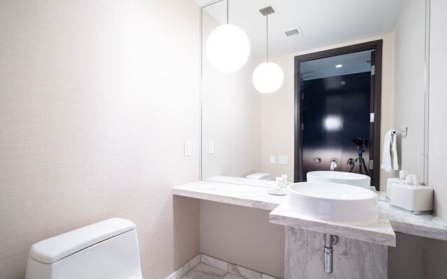 StripViewSuites at Palms Place Penthouses