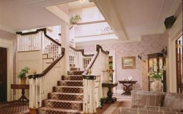 Gateways Inn & Restaurant