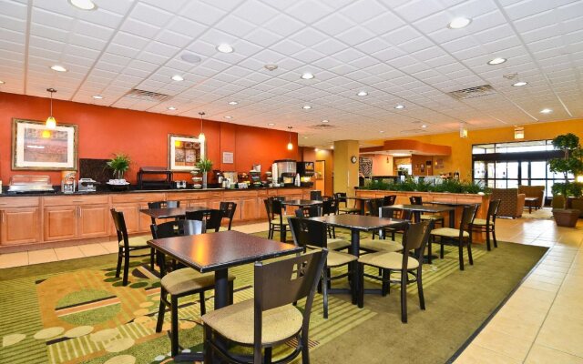 Spark by Hilton Oak Forest