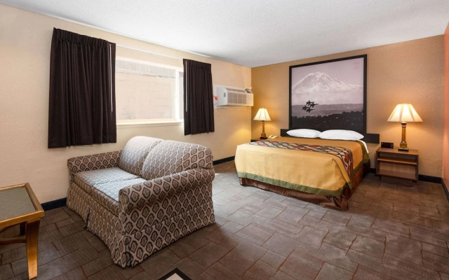 Sutton Suites Hotel