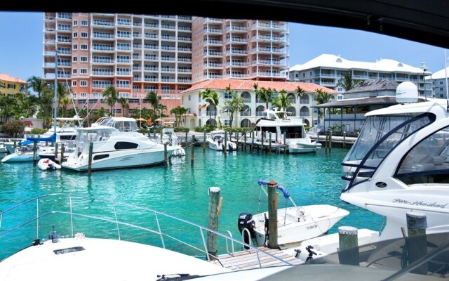 Paradise Harbour Club & Marina