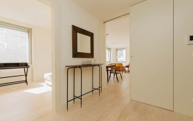 Lady Madonna in Lisboa Ciudad