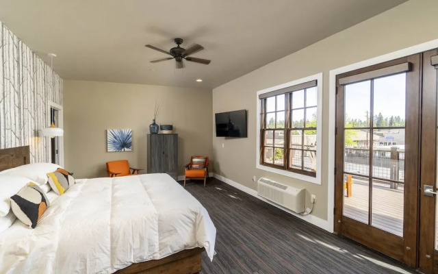 Ski Inn Taphouse Hotel