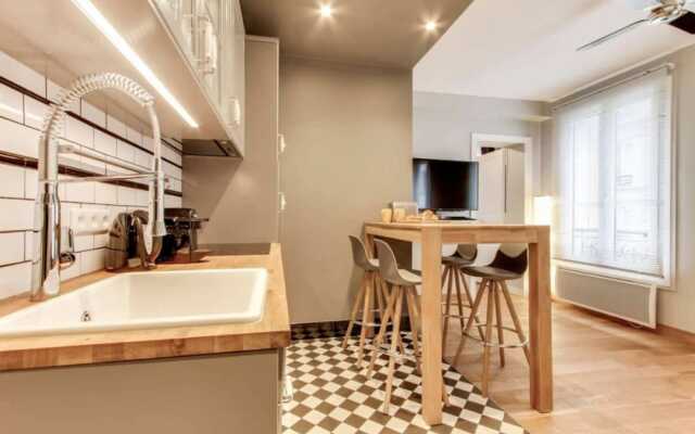 Design Appt for Opera Bastille- 4 to 6 Persons