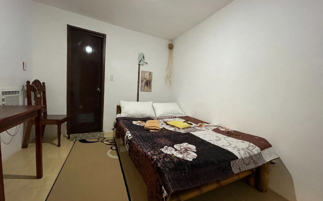 OYO 796 Southpoint Hostel And Restobar