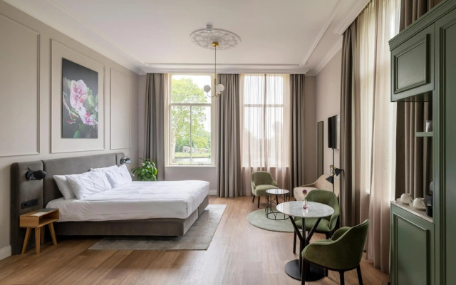 Hotel Flora Batava