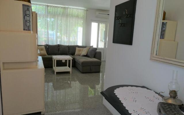 Apartmani Novi Vinodolski 32706 - Radmila