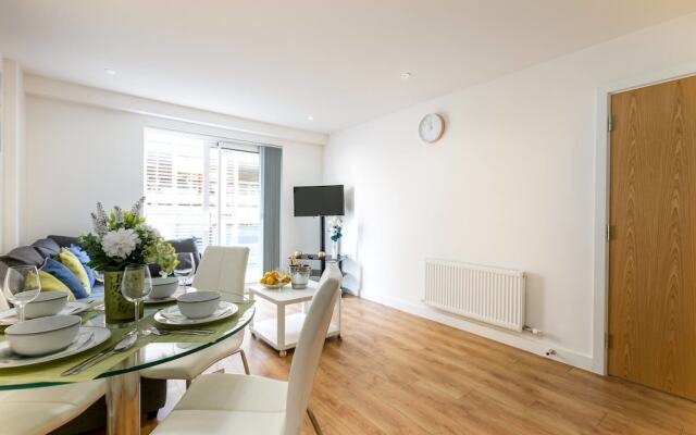 Skyvillion Tower Points - Tower Point Lovely apartment in Enfield London