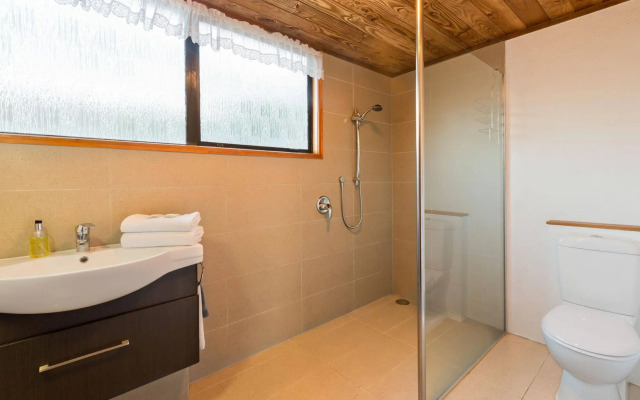 Swiss Chalet Lodge Motel