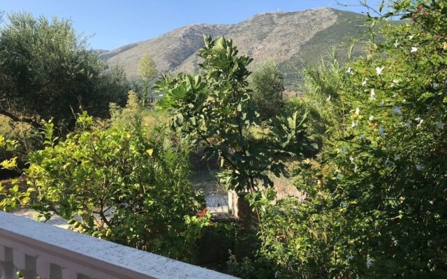 2-bed House in Alykes With Mountain Views
