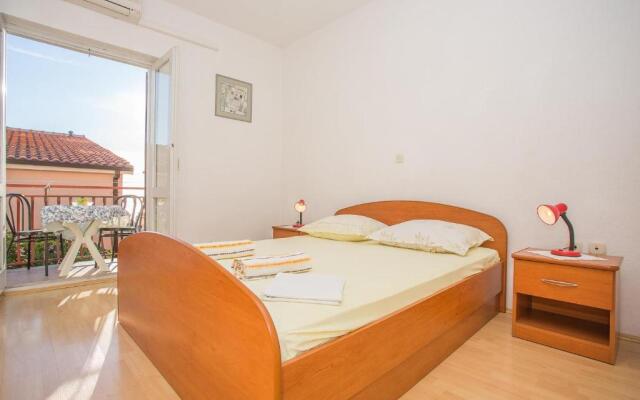 Apartments Nuic 748