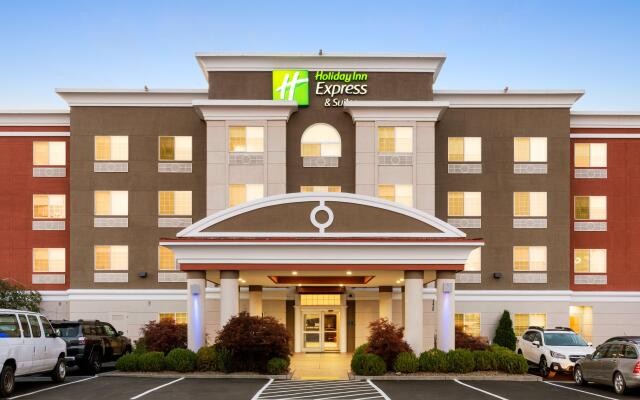 Holiday Inn Express & Suites Klamath, an IHG Hotel