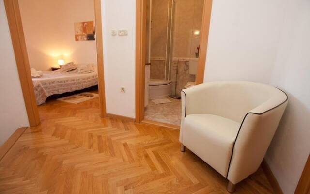 Spacious Apartment Milly With Pool