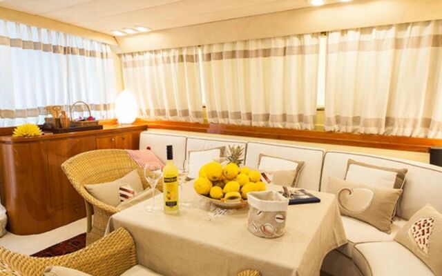 Yacht Suite Sorrento