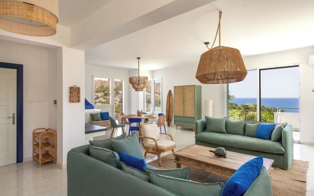 Sea Frame Design Apartments with Pool by Wonderful Italy