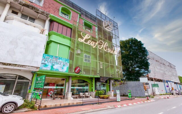 OYO 928 Leaf Hostel