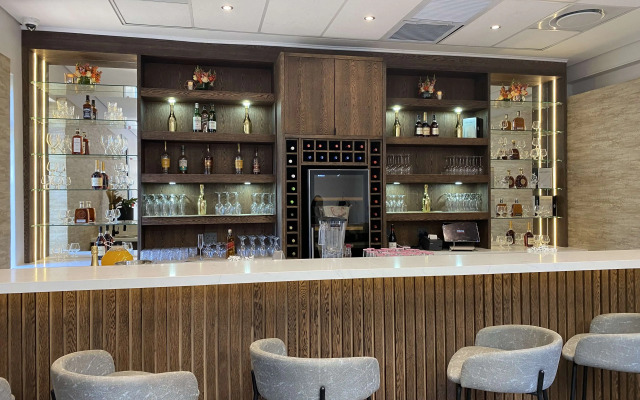 Radisson Hotel and Convention Centre OR Tambo Airport