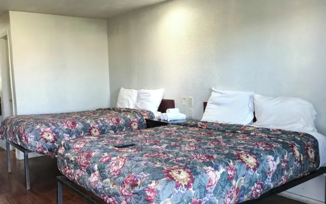 Delux Inn Motel
