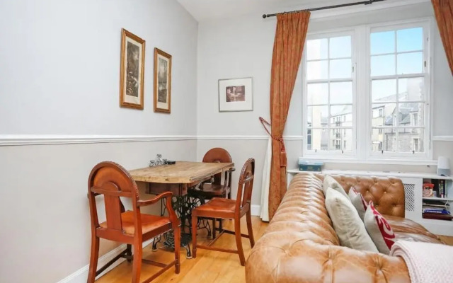 Stunning flat near Edinburgh Castle